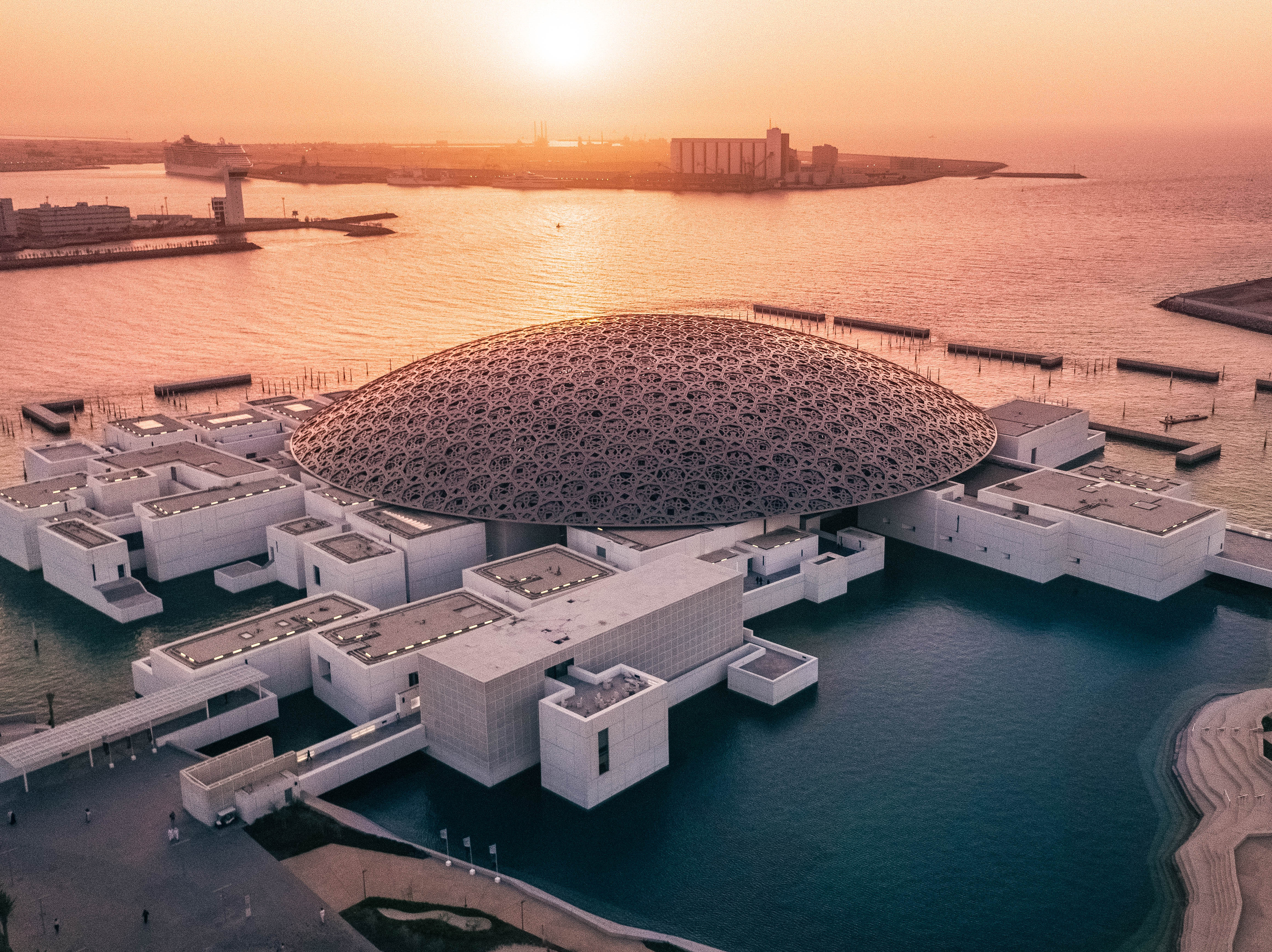 INTERCONTINENTAL ABU DHABI RESIDENCE 56/65