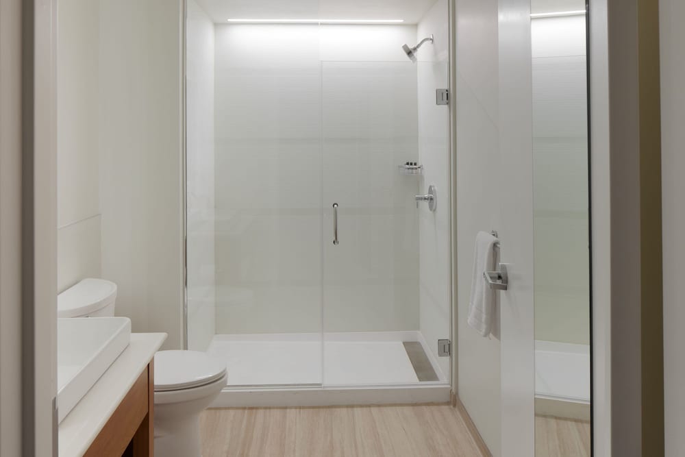 غرفة قياسية بسرير كينج بإطلالة على الجبل، Element Asheville Downtown 7/8