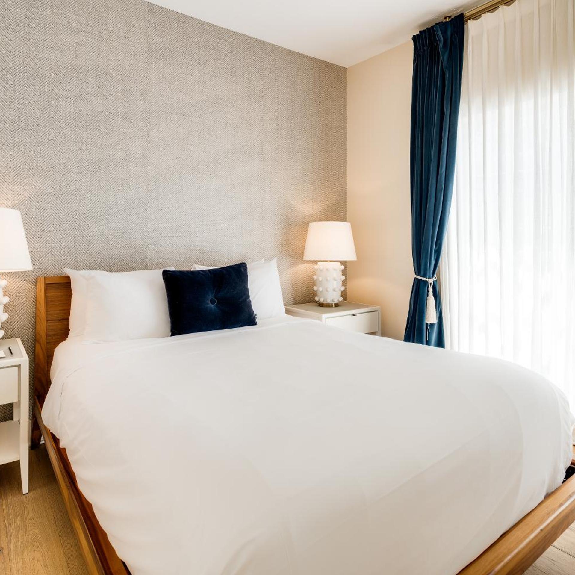 1 Bedroom, Suite, Queen Bed