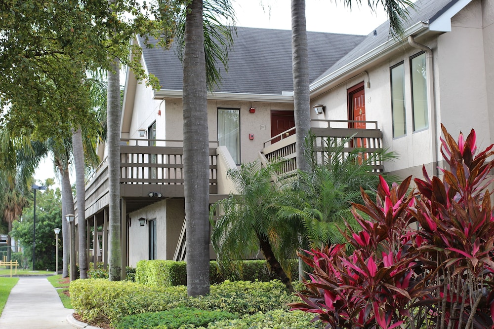 DORAL INN & SUITES MIAMI AIRPORT WEST 31/43