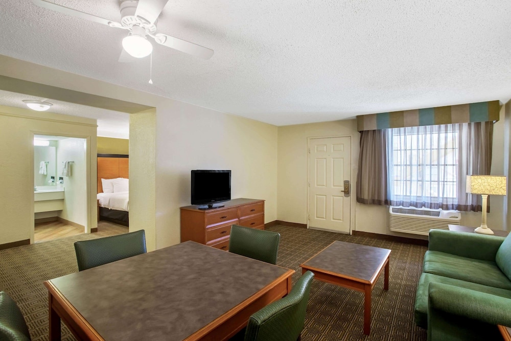 La Quinta Inn by Wyndham Killeen - Fort Hood 17/24