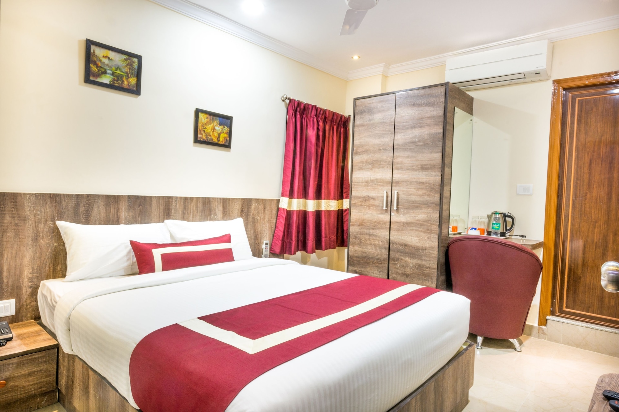 Super, Deluxe, Queen Bed، Octave Hotel and Spa Jp Nagar 4/6