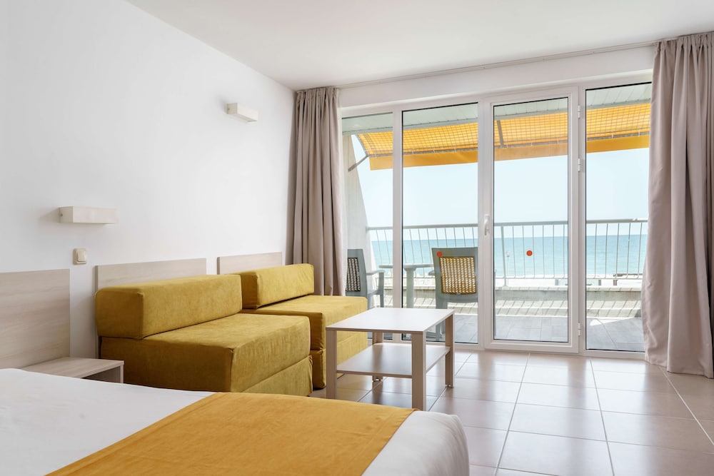 AluaSun Helios Beach 27/50