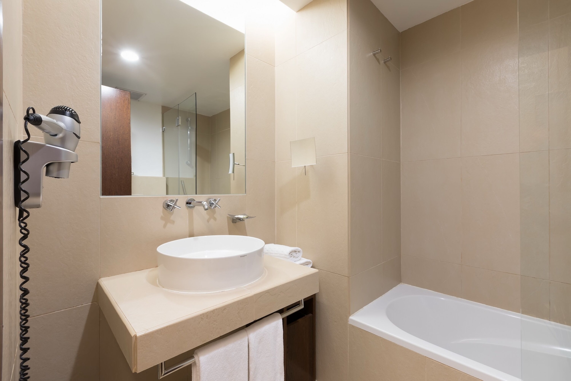Room, Twin Beds, NAU Sao Rafael Suites 2/2