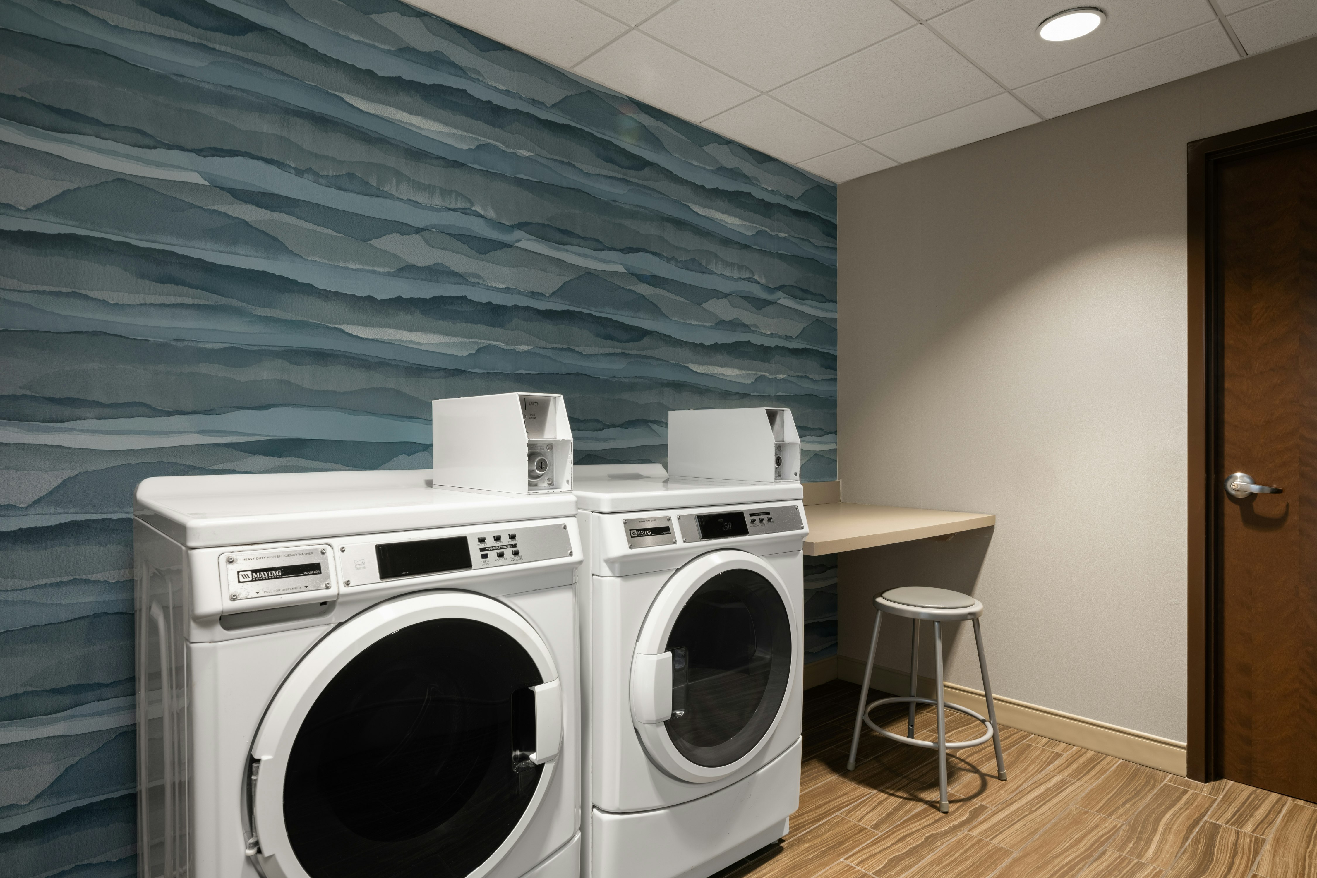 Hampton Inn Suites Deland 68/77