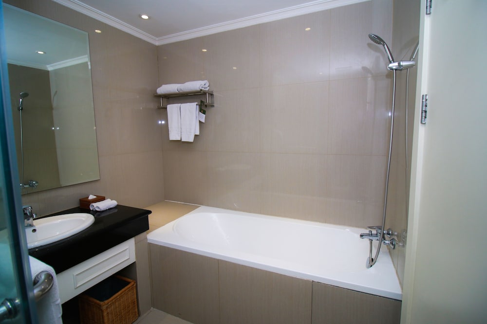 Golden Tulip Legacy Surabaya 30/31