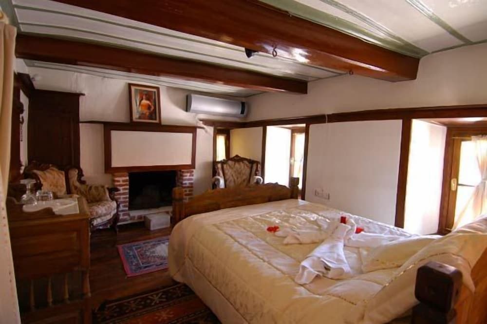 Kirkinca Houses & Boutique Hotel 12/73