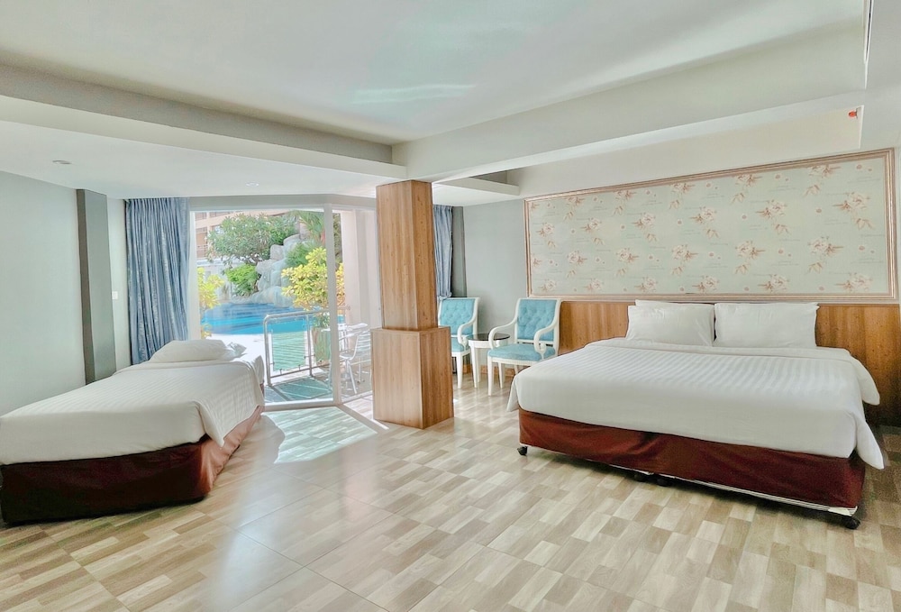 Dragon Beach Resort 24/55