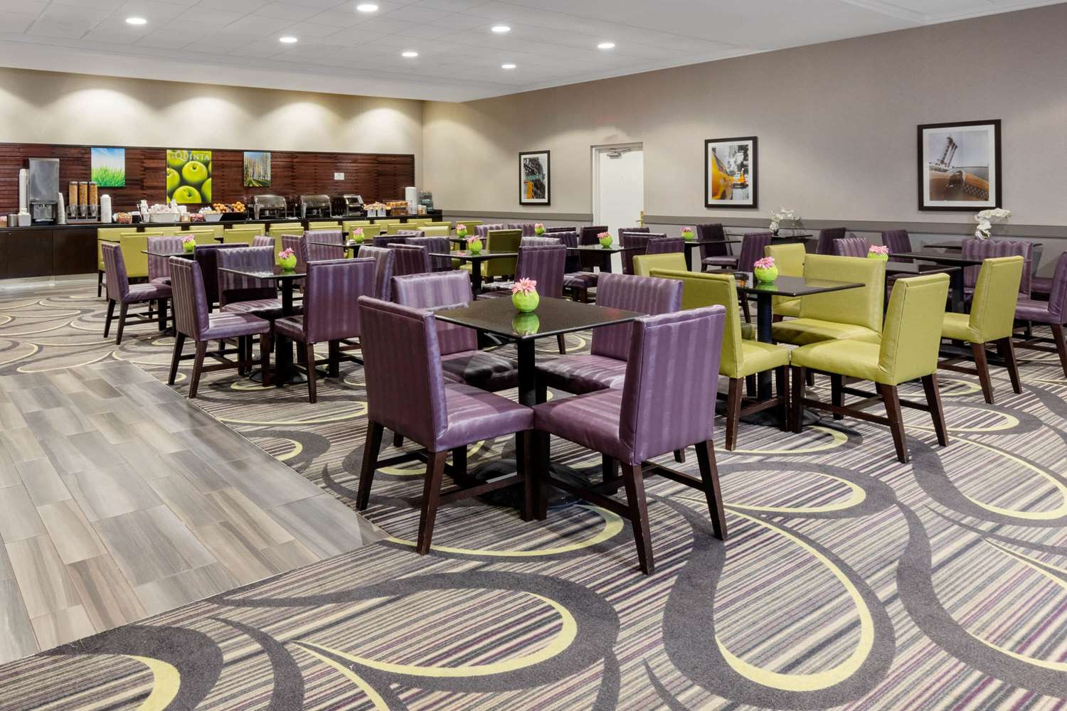 La Quinta Inn & Suites by Wyndham Clifton/Rutherford 29/50