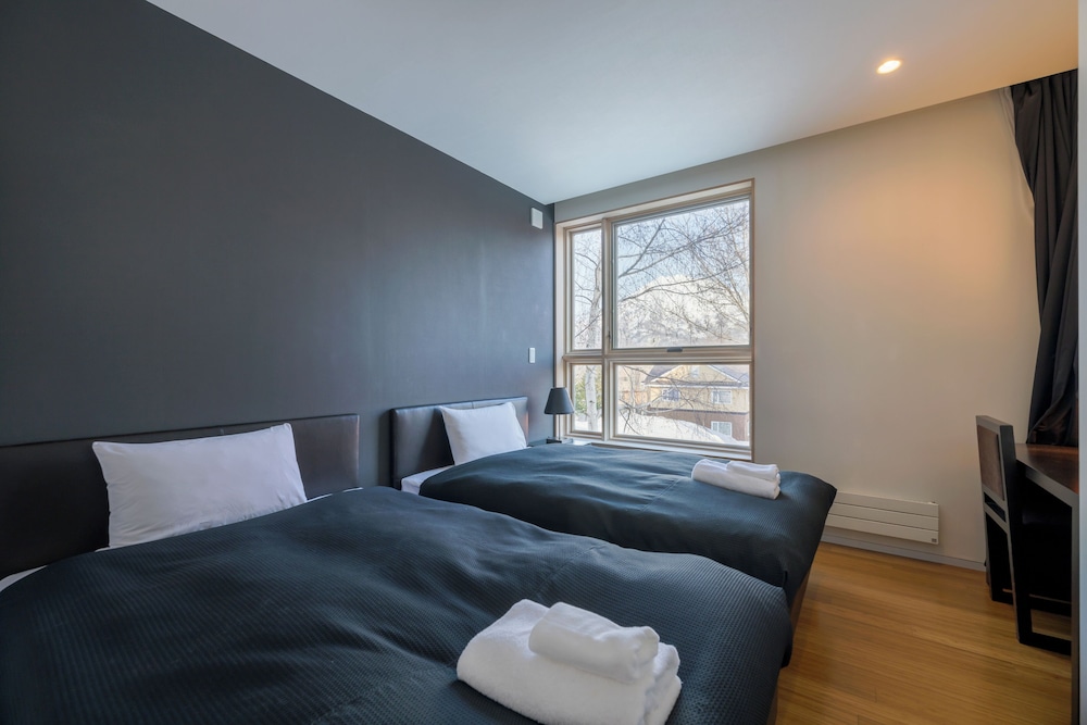 3 BEDROOMS, HOUSE