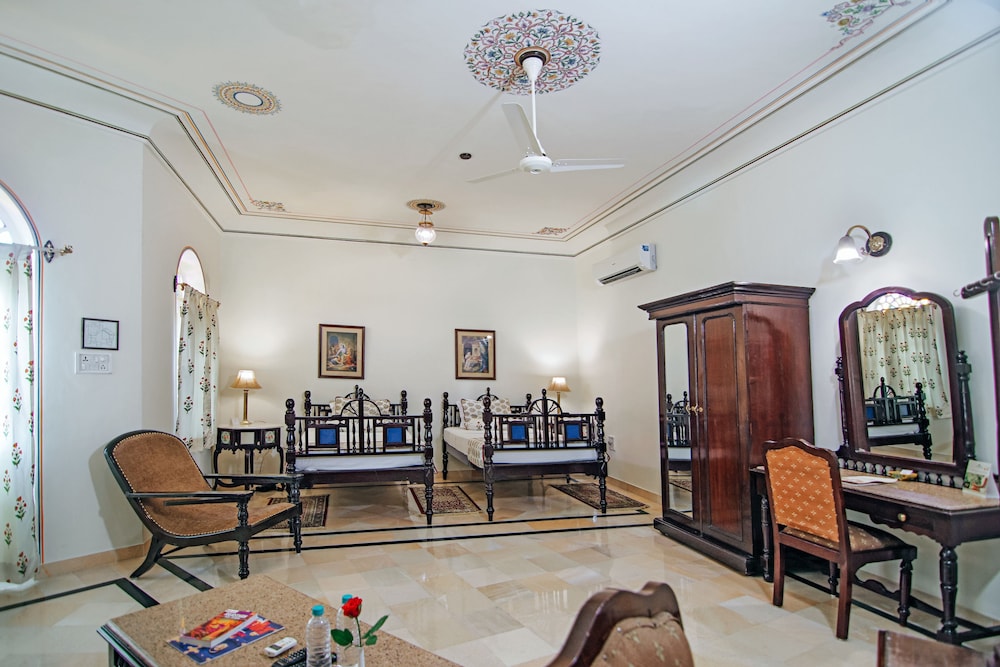 ALSISAR HAVELI 13/73