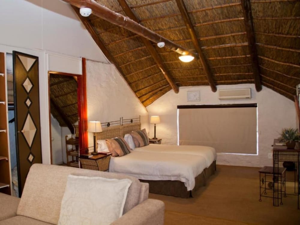 Zebra Country Lodge 17/50
