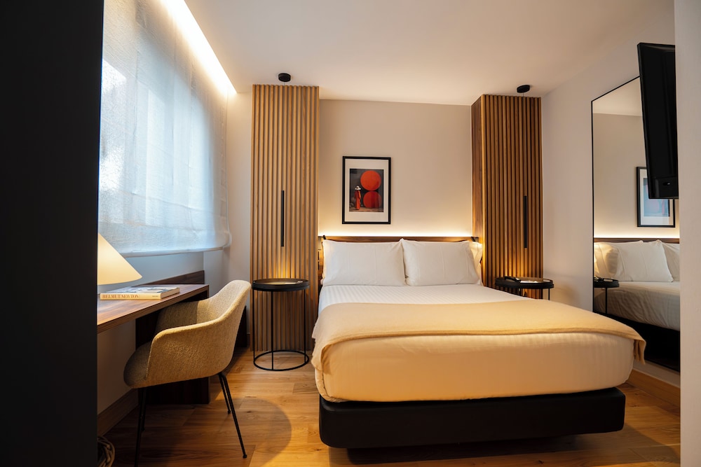 ROOM, SINGLE