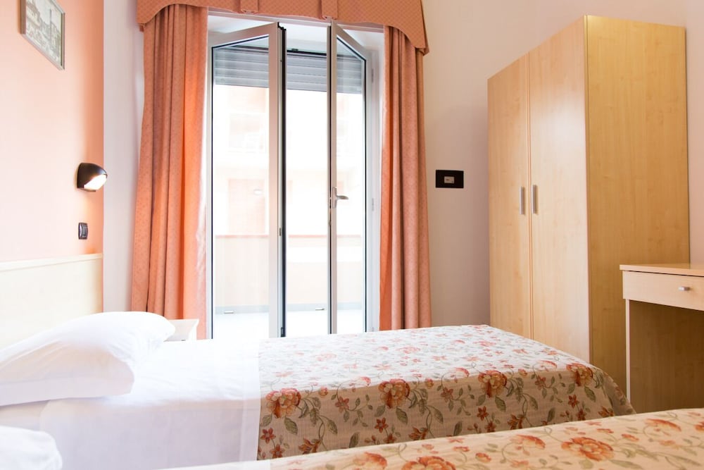 Hotel Saint Tropez 12/30