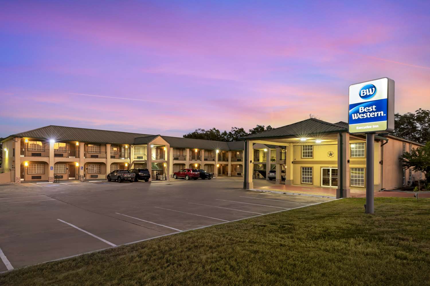 Best Western Executive Inn Hallettsville 10/12