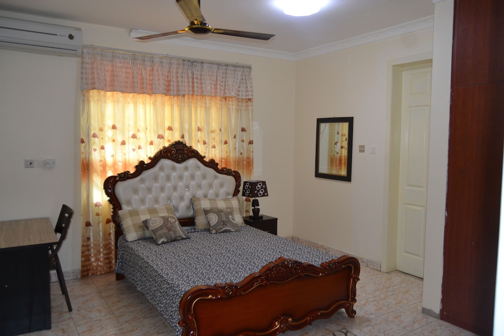 ROOM, DOUBLE BED, SHARED BATHROOM