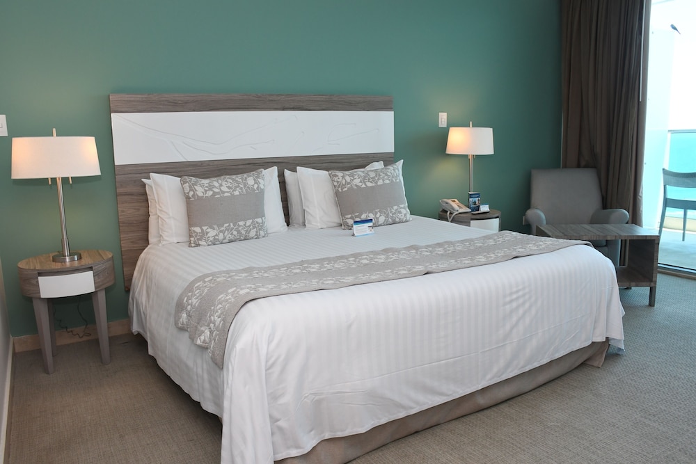 SUPERIOR, QUEEN BED