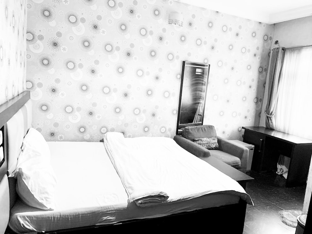 Grace Manor Hotels And Suites 9/23