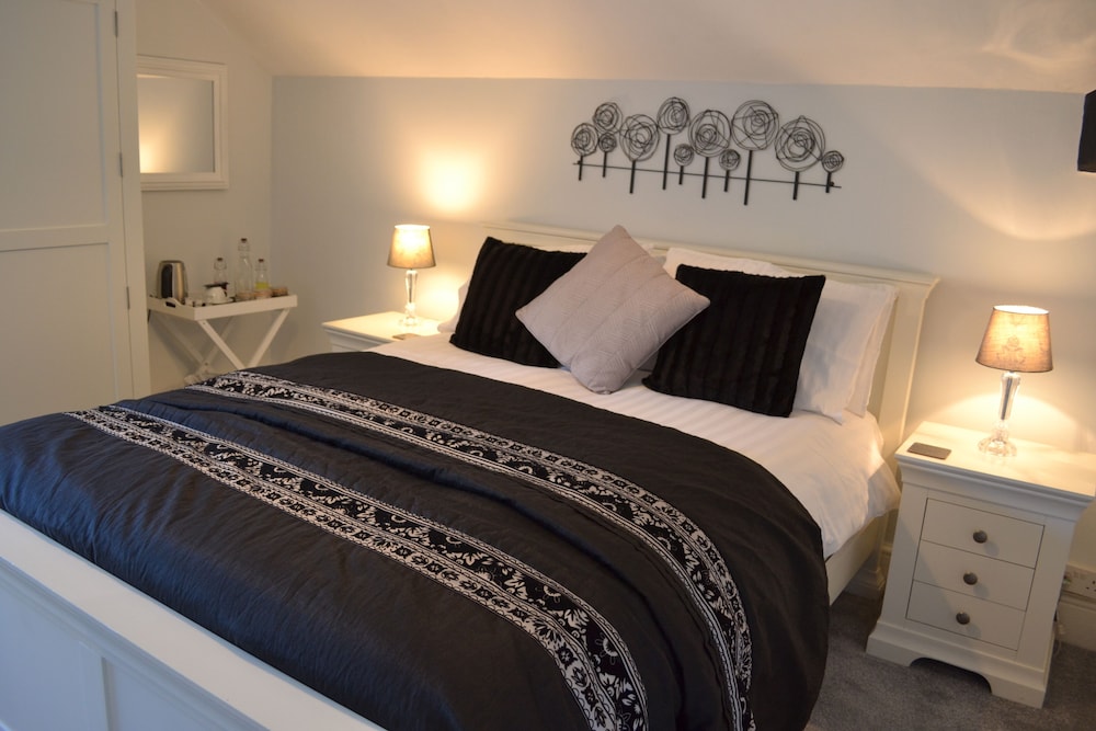 COED-Y-FRON GUEST HOUSE 8/30