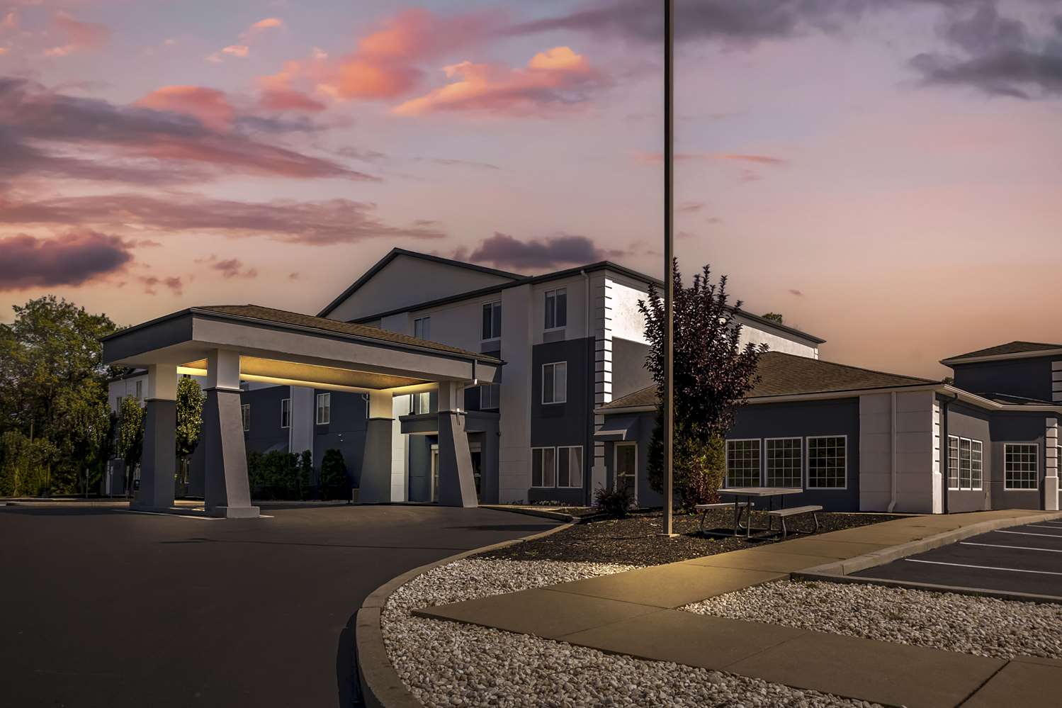 Comfort Inn & Suites Harrisburg-Hershey North 24/24