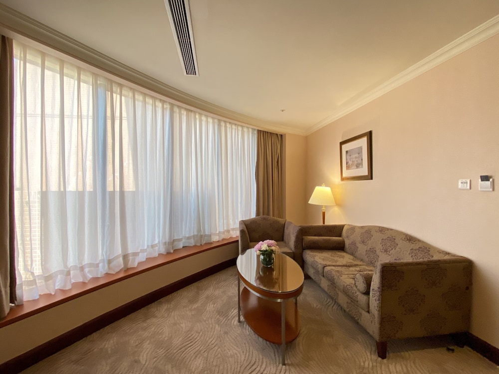 Monarch Plaza Hotel 31/47