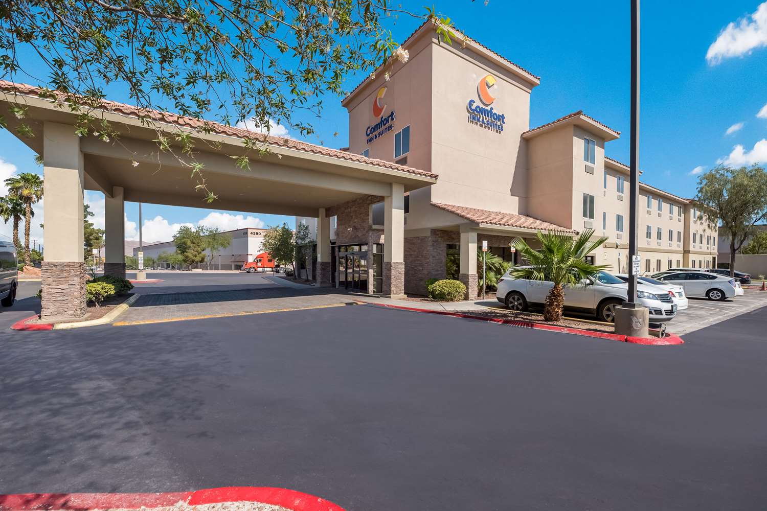 Comfort Inn and Suites Las Vegas - Nellis 15/17