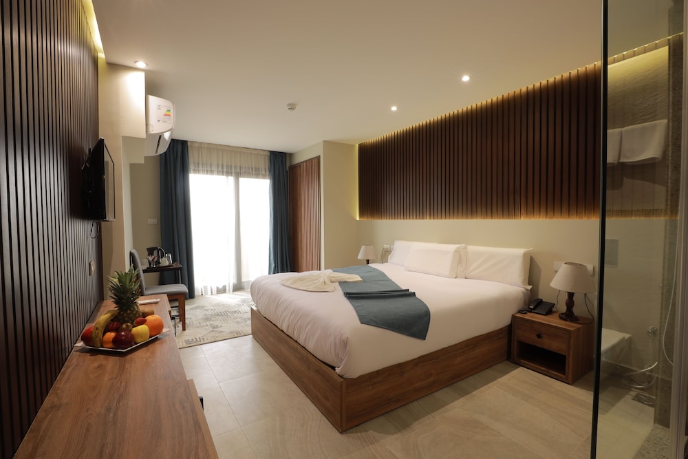 Pyramid, Deluxe, King Bed, Front View