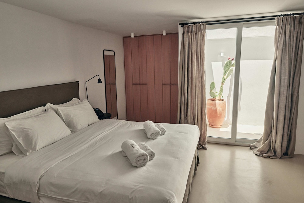 Signature, Pool, Suite, King Bed, Sea View