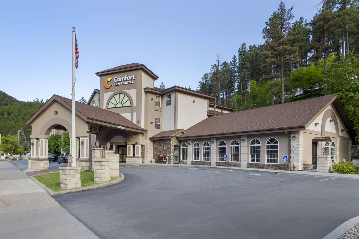 Comfort Inn & Suites Mt. Rushmore 14/14