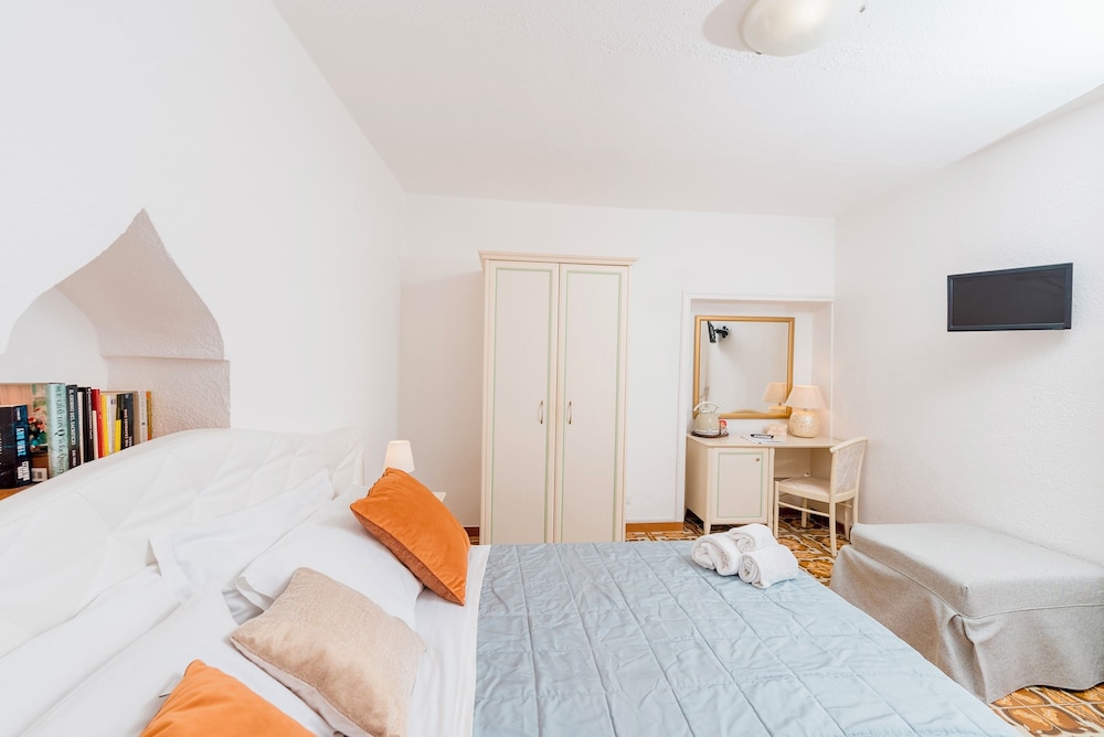 HOTEL BACCO 6/50