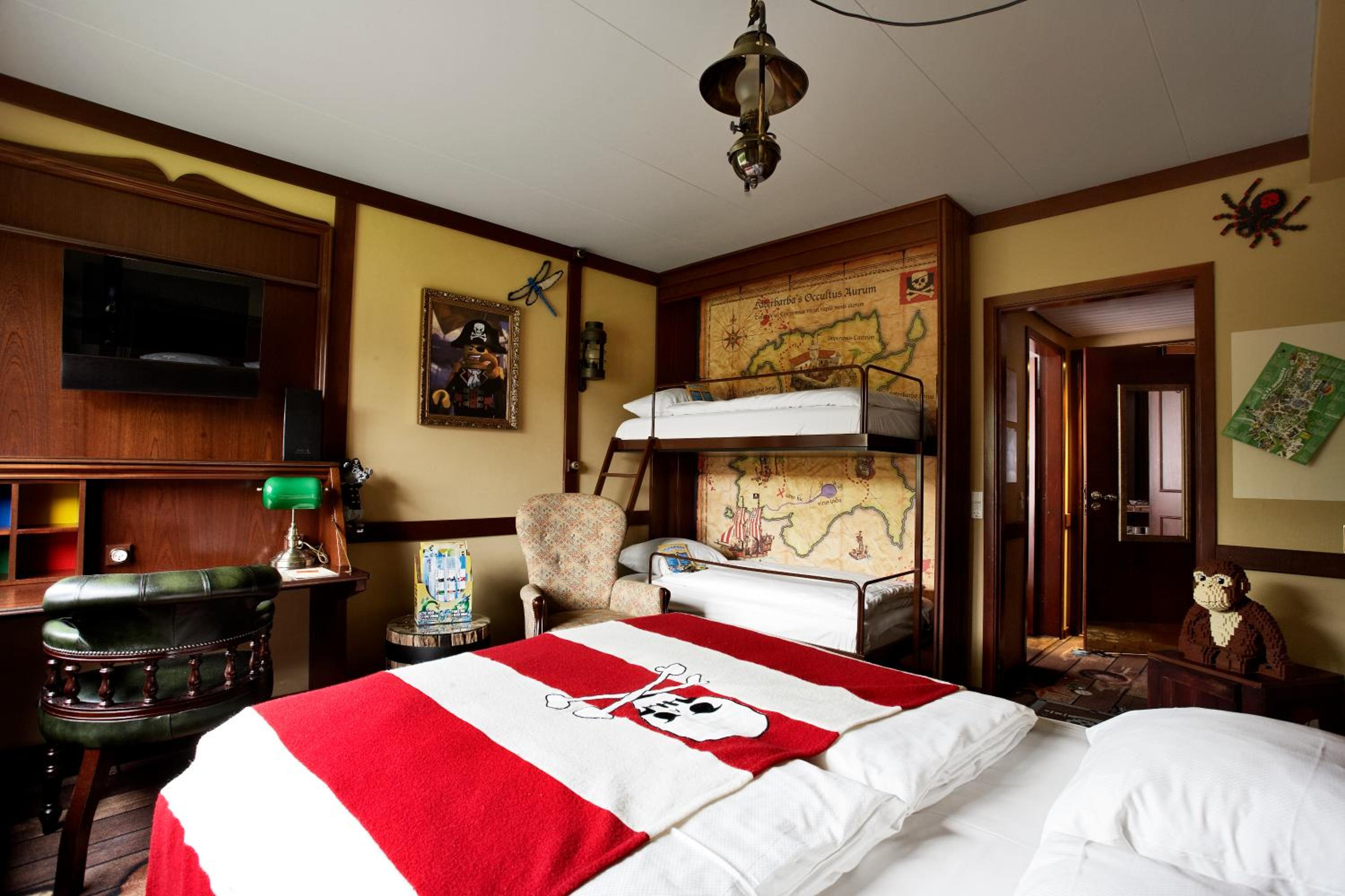 Pirate, Bunk Bed