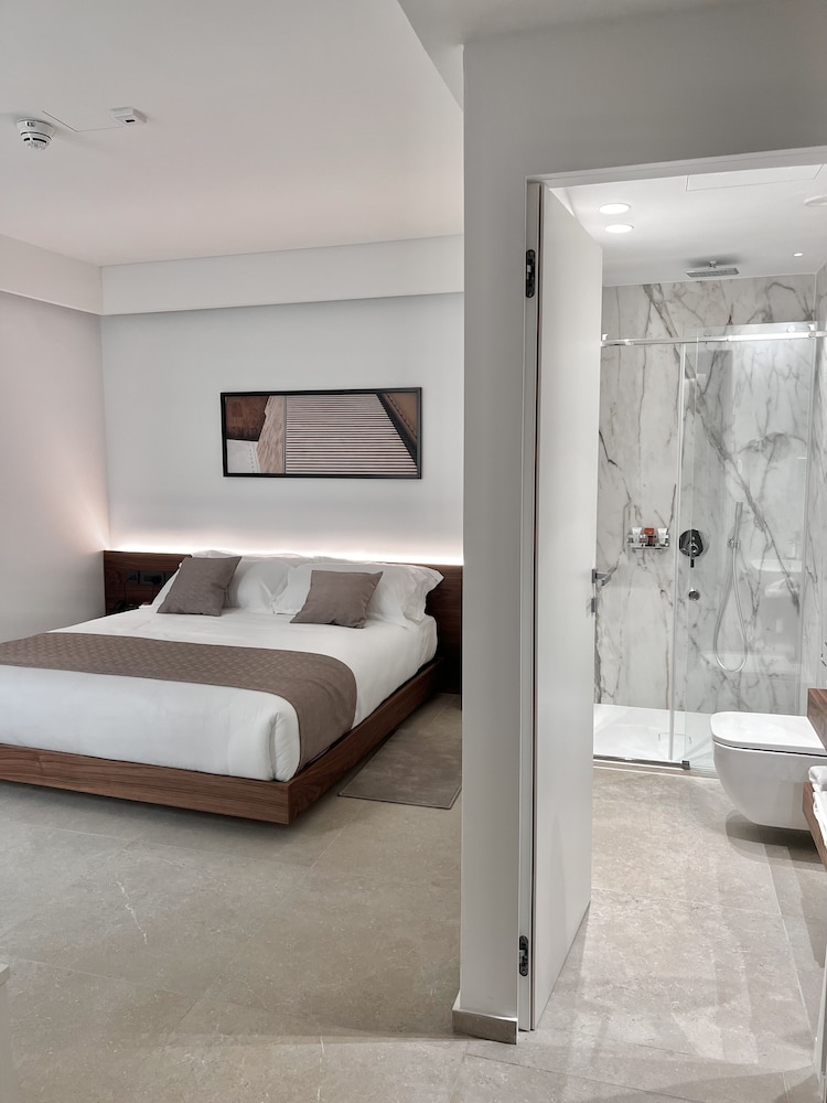 COURTYARD, EXECUTIVE, SUITE