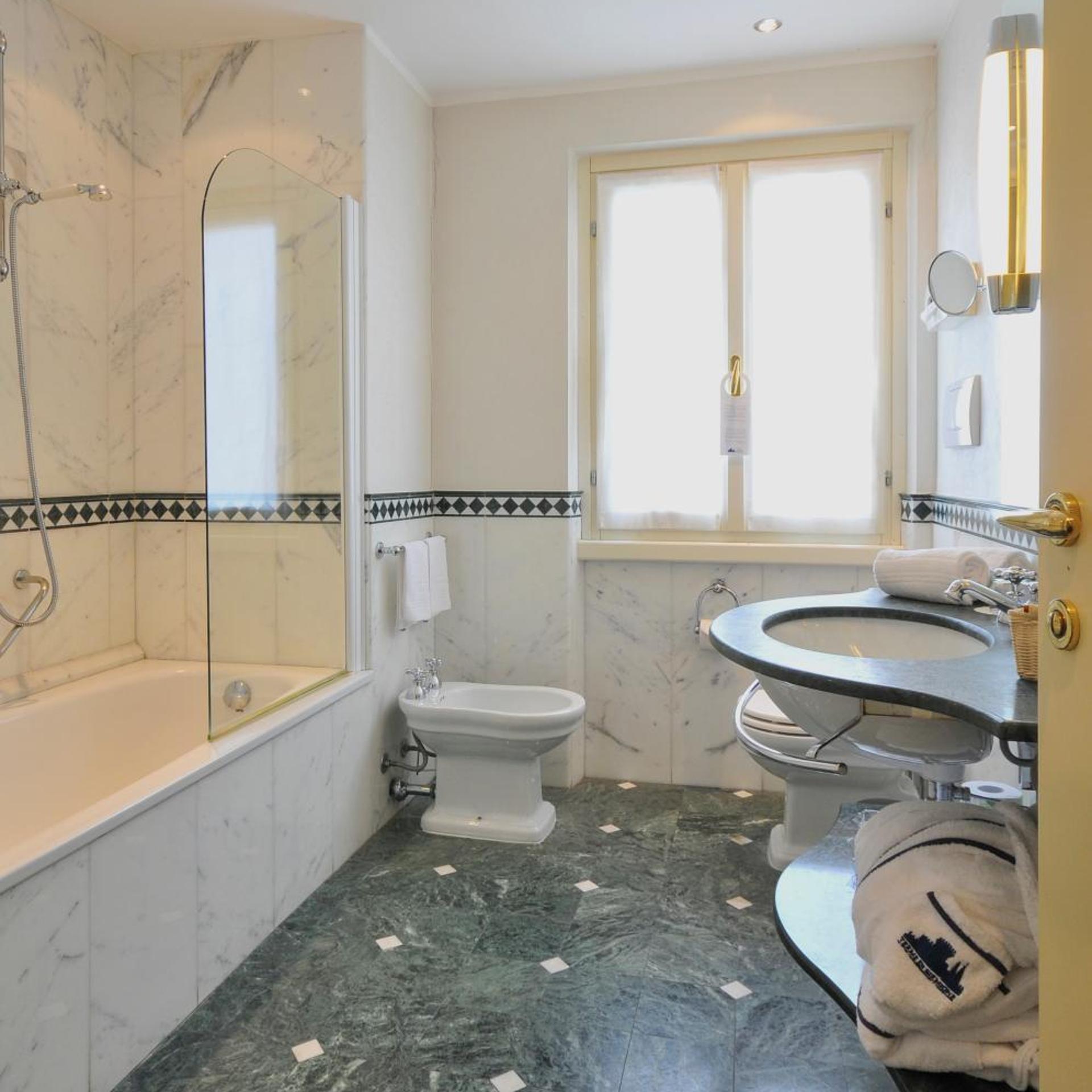 Junior Suite, Lake View, Balcony