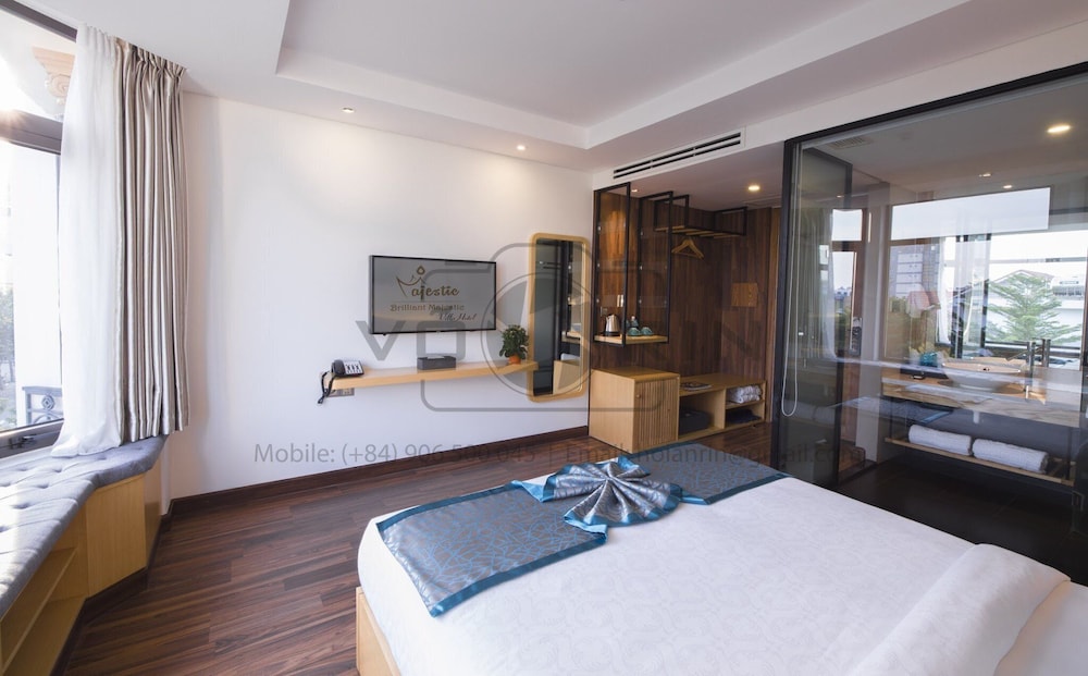 Brilliant Majestic Hotel 20/50