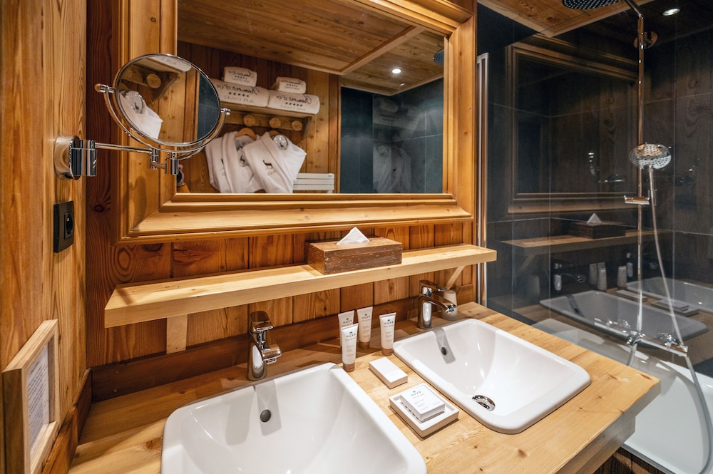 غرفة كومفورت بسرير كوين مع أريكة، Hotel & Spa Chamois d'Or 4/4