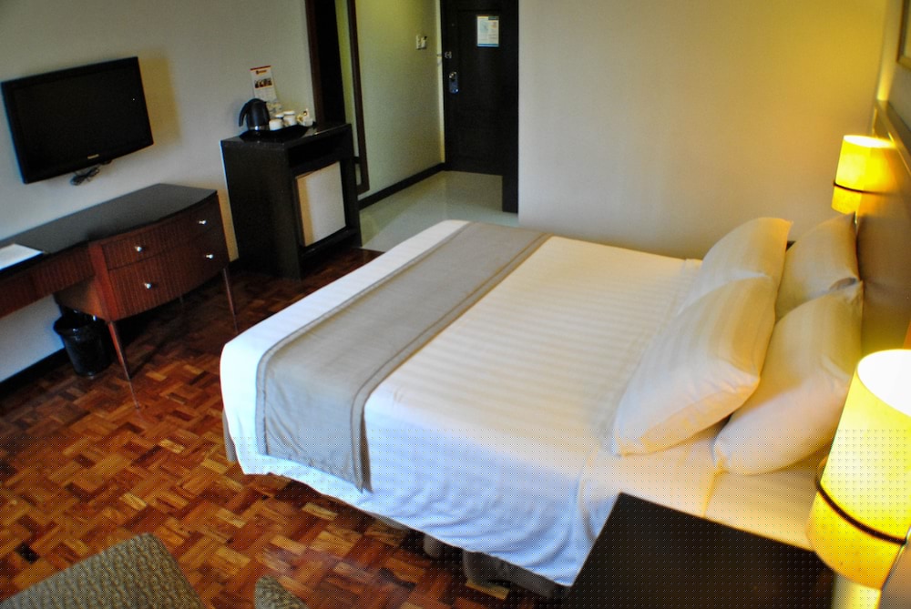 Fersal Hotel Neptune Makati 27/65