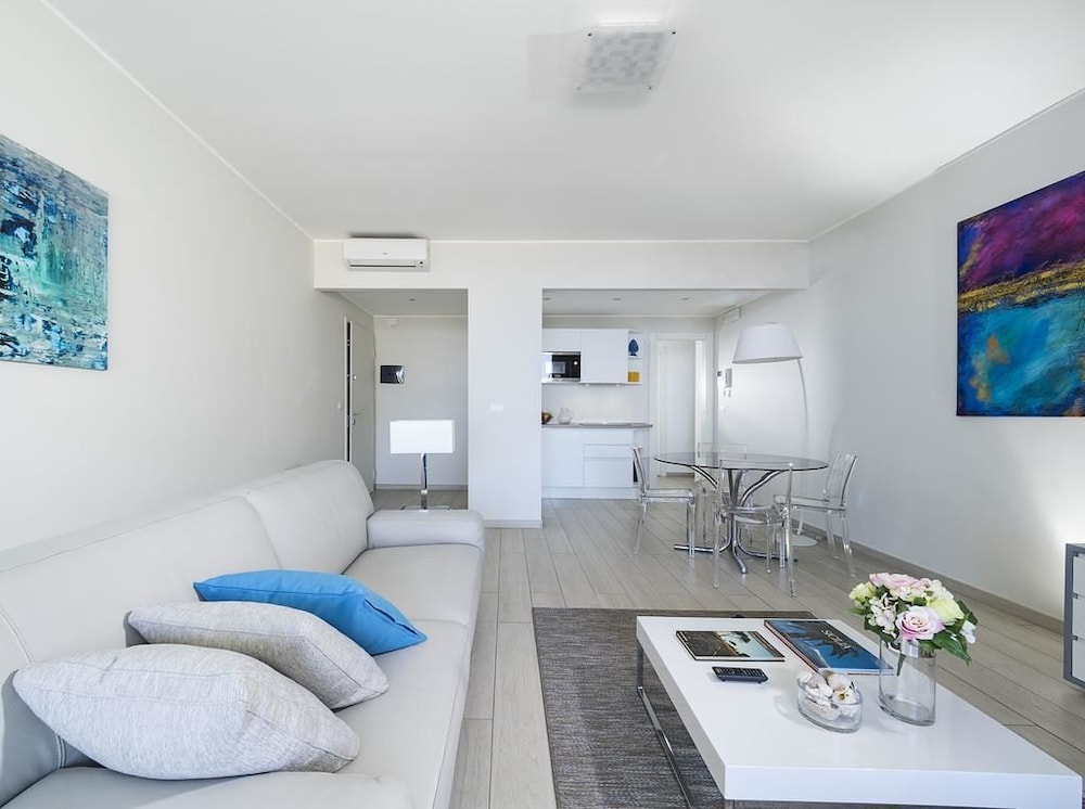 Isola Bella Infinity Suites 36/50