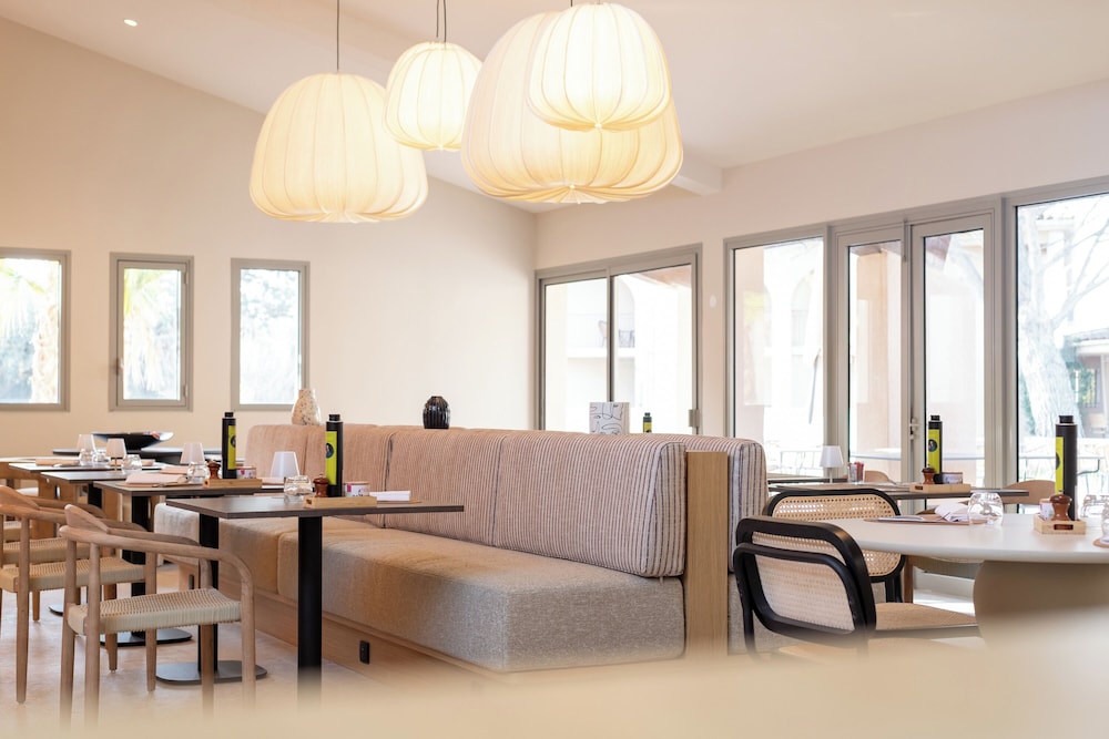 Golden Tulip Avignon Le Paradou 35/66