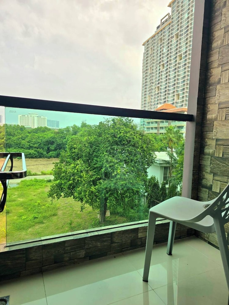 The TJ Hotel Pattaya 41/49