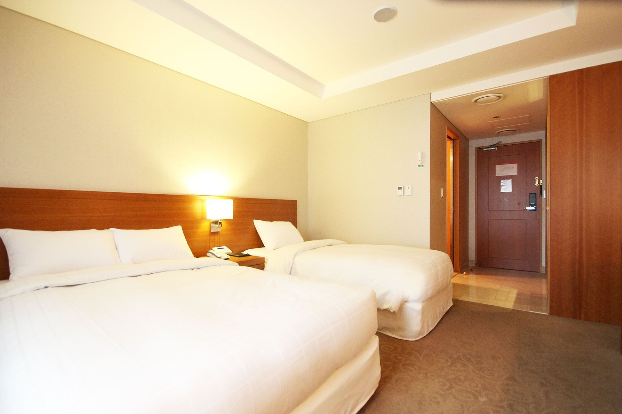 FAMILY, TWIN BEDS