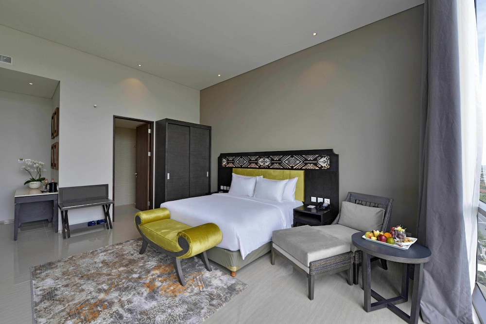 JUNIOR SUITE, QUEEN BED