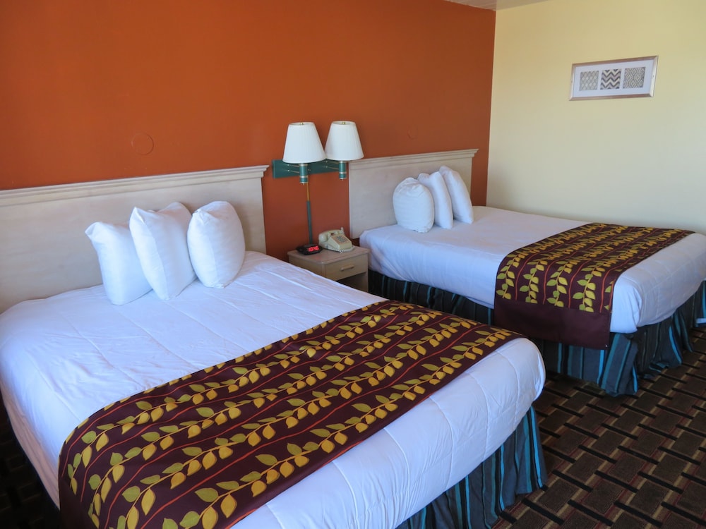 Royal Crest Inn Medford 15/28