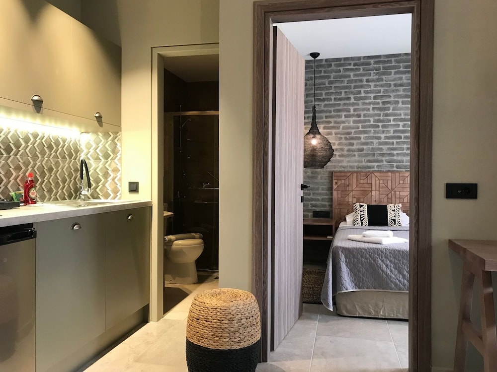 Oasis Apartments 50/50