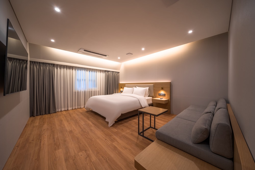 غرفة ديلوكس بسرير كينج، Comfort inn Yeouido 2/4