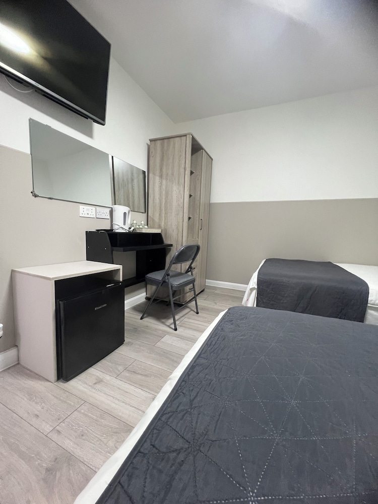 Plaza London Hotel 50/60