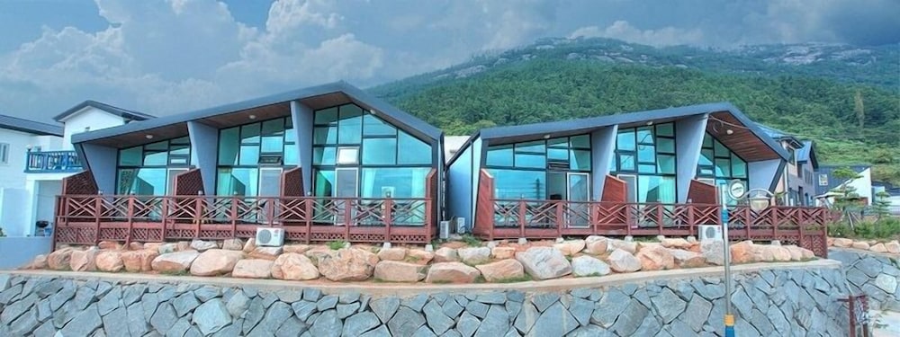 Healing View Pension 7/50