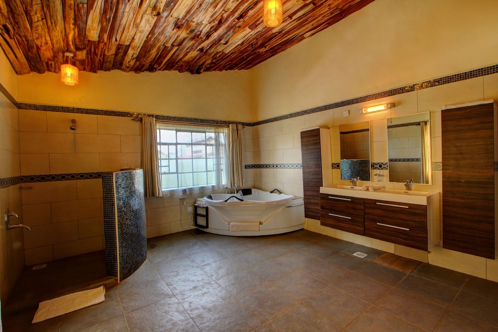 Naivasha Kongoni Lodge 12/50