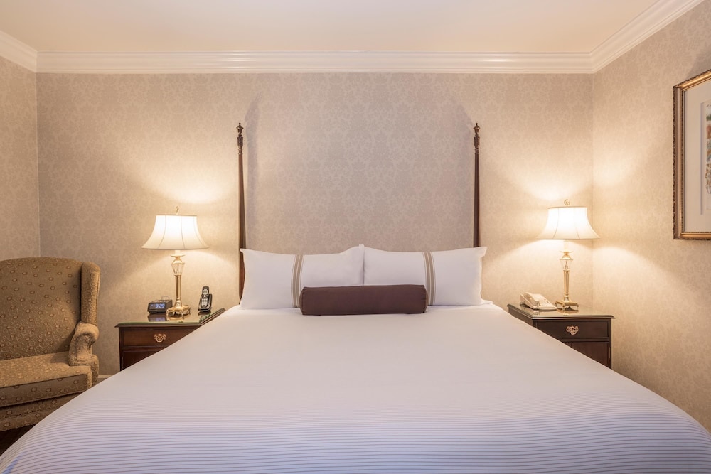 Sutton Place Hotel 16/55
