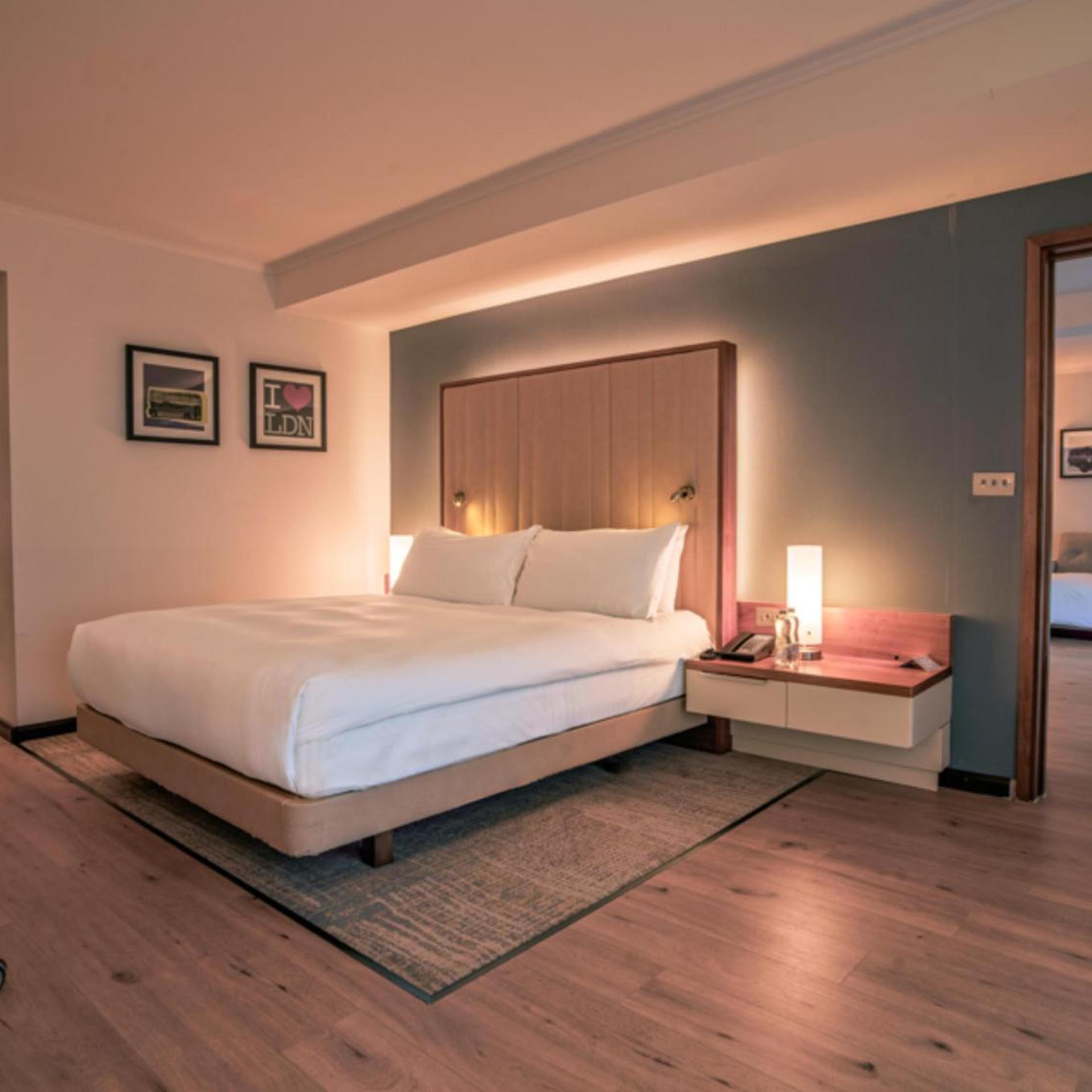 1 BEDROOM, SUITE, KING BED, LOUNGE ACCESS