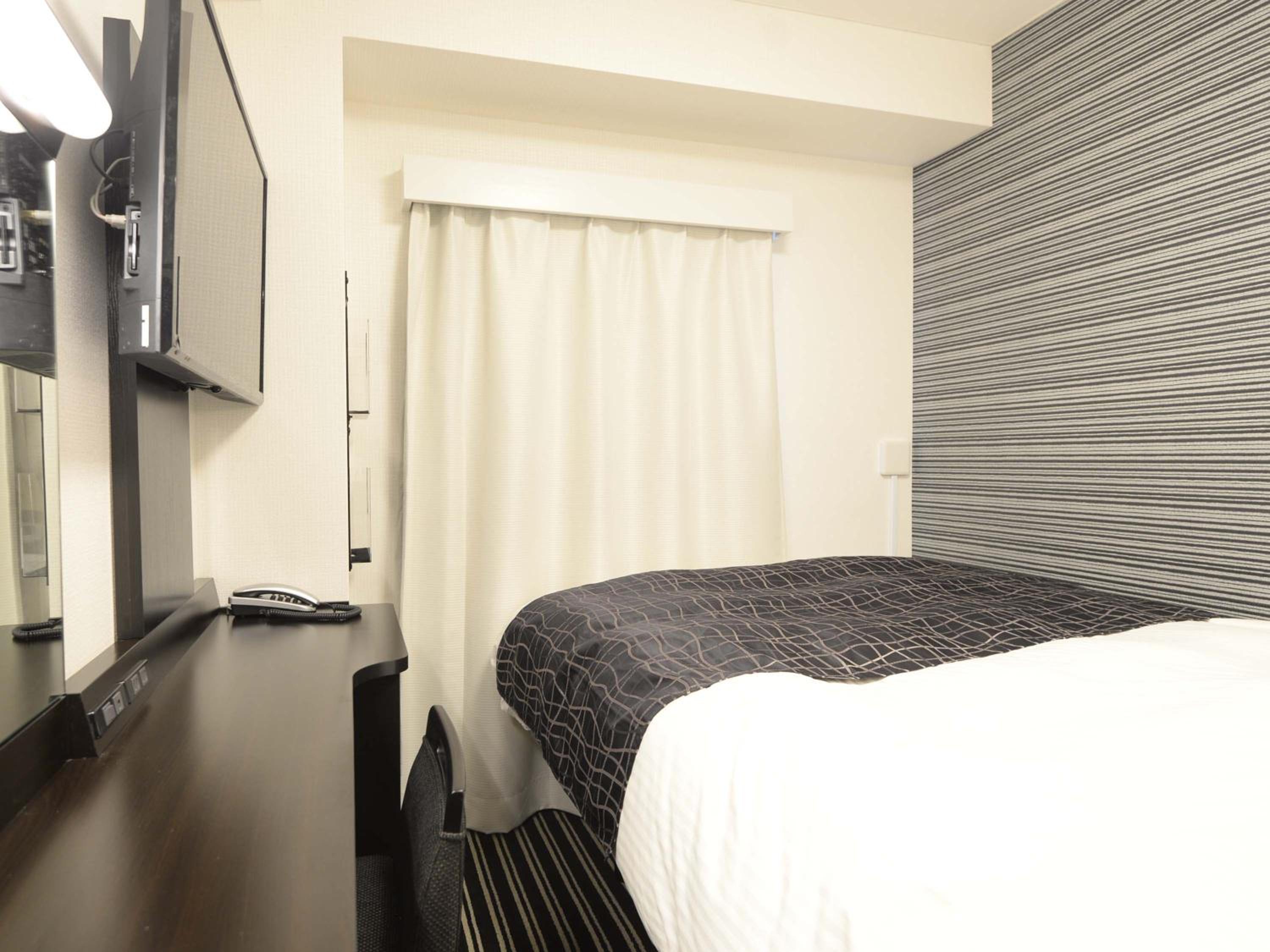 ROOM, SINGLE, SMOKING